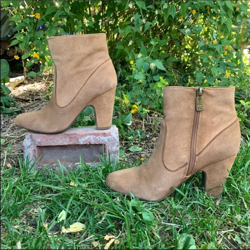 Anne Klein iflex Tan Suede Ankle Boots 7.5 Leather